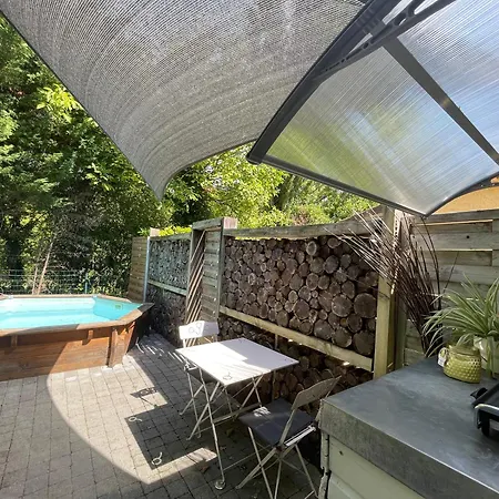 Casa de Férias Cosy Avec Piscine Privative Semi-enterree Saint-Sernin (Ardeche)