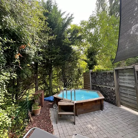 Cosy Avec Piscine Privative Semi-enterree Casa de Férias *