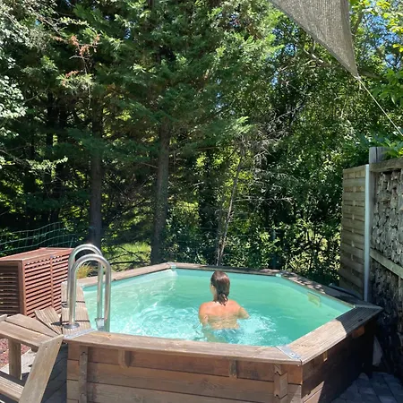 Casa de Férias Cosy Avec Piscine Privative Semi-enterree Saint-Sernin (Ardeche)
